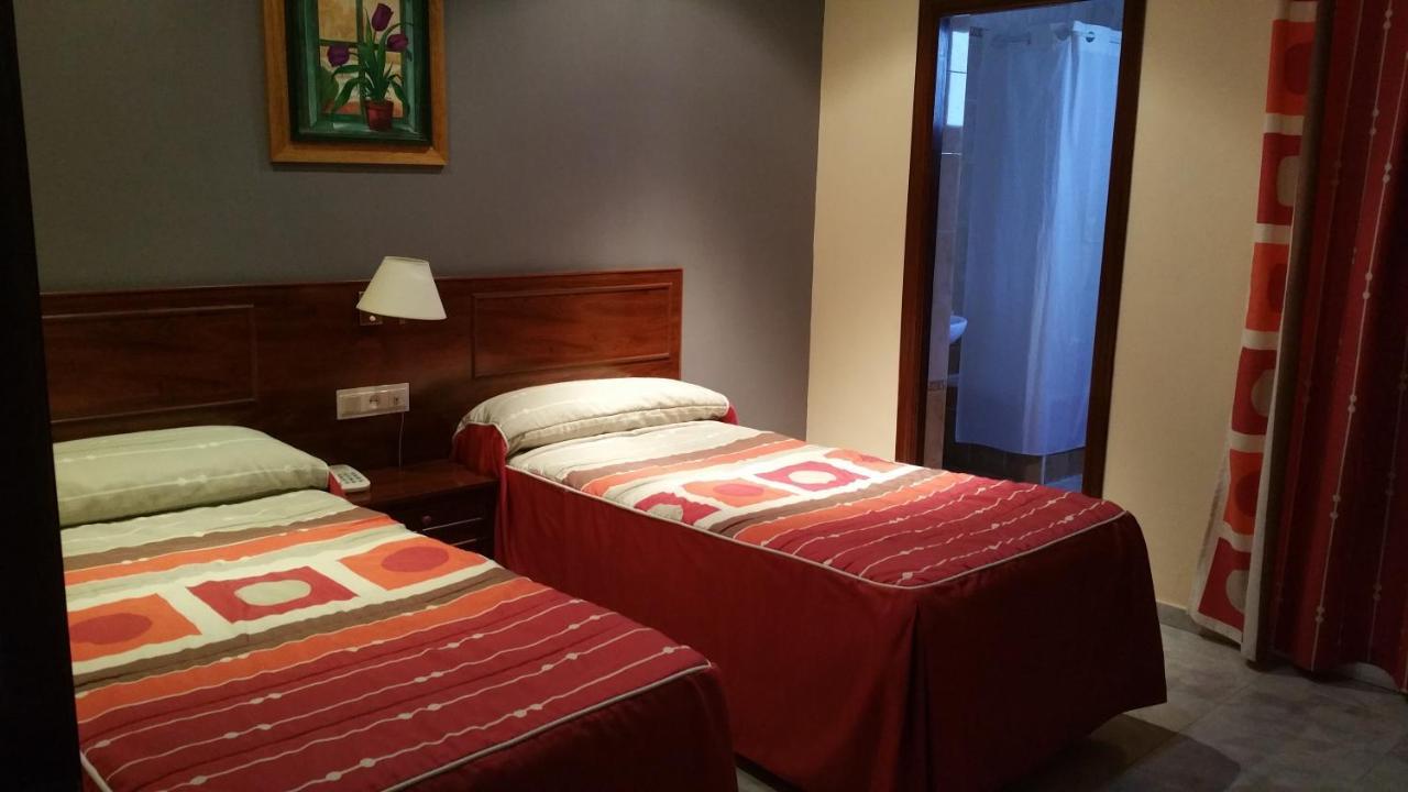 Hostal El Lirio Больюльос-Пар-дель-Кондадо Экстерьер фото