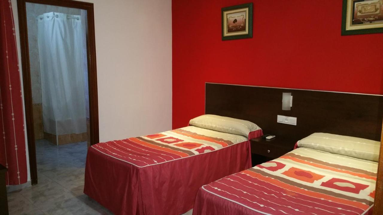 Hostal El Lirio Больюльос-Пар-дель-Кондадо Экстерьер фото