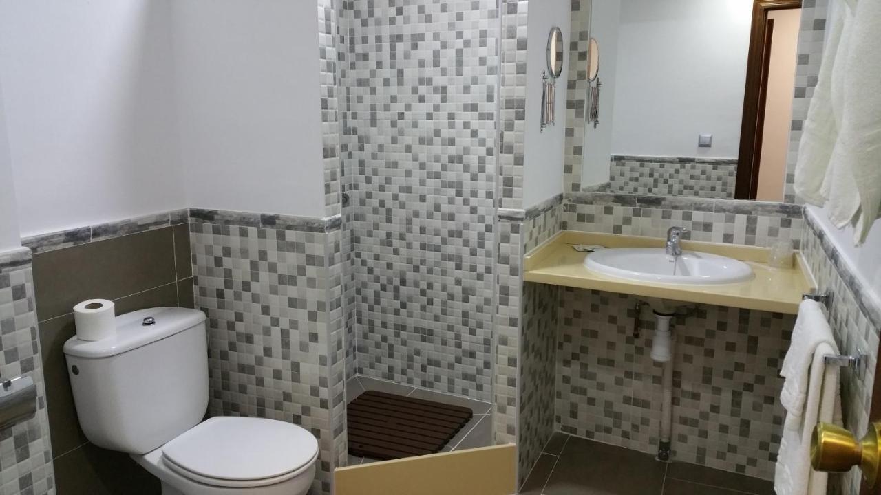 Hostal El Lirio Больюльос-Пар-дель-Кондадо Экстерьер фото