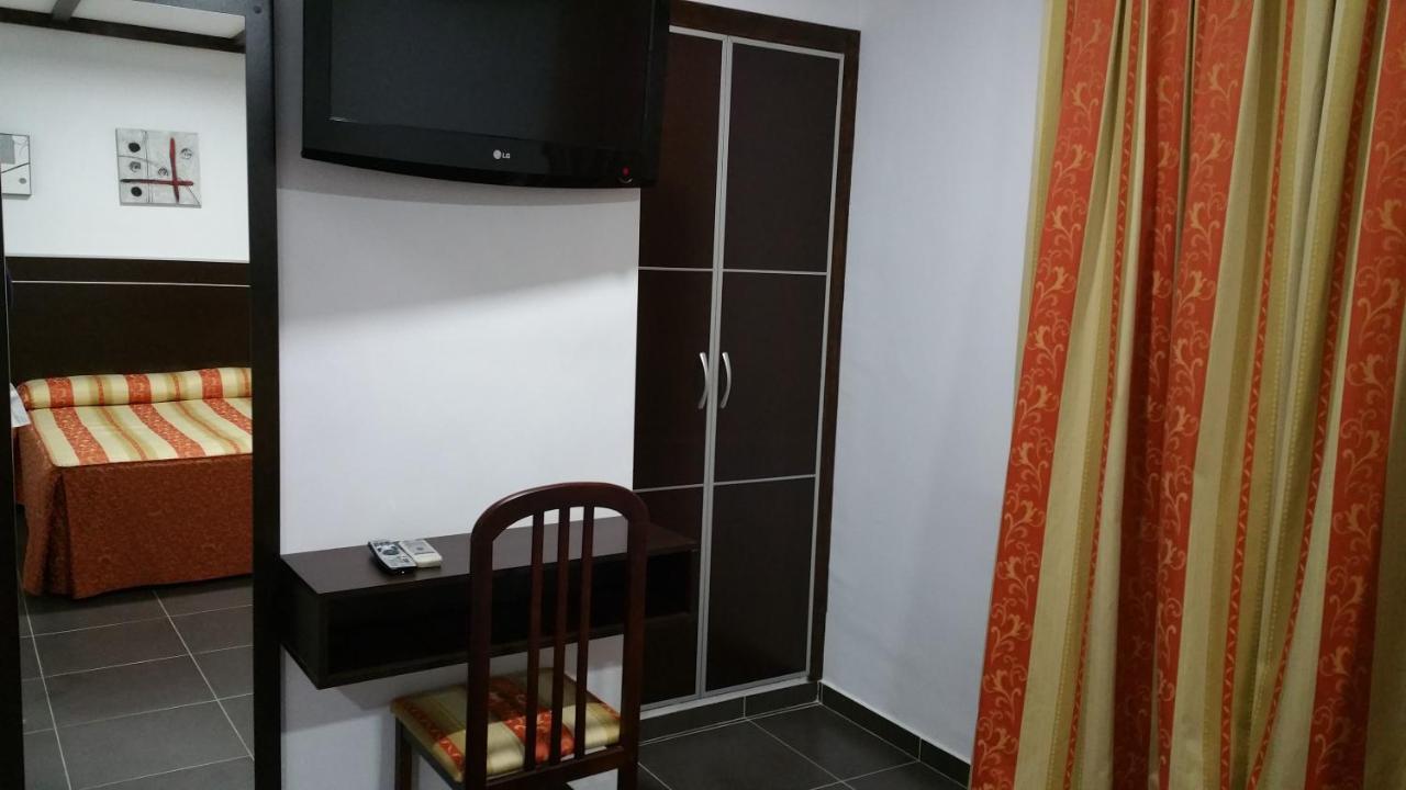Hostal El Lirio Больюльос-Пар-дель-Кондадо Экстерьер фото
