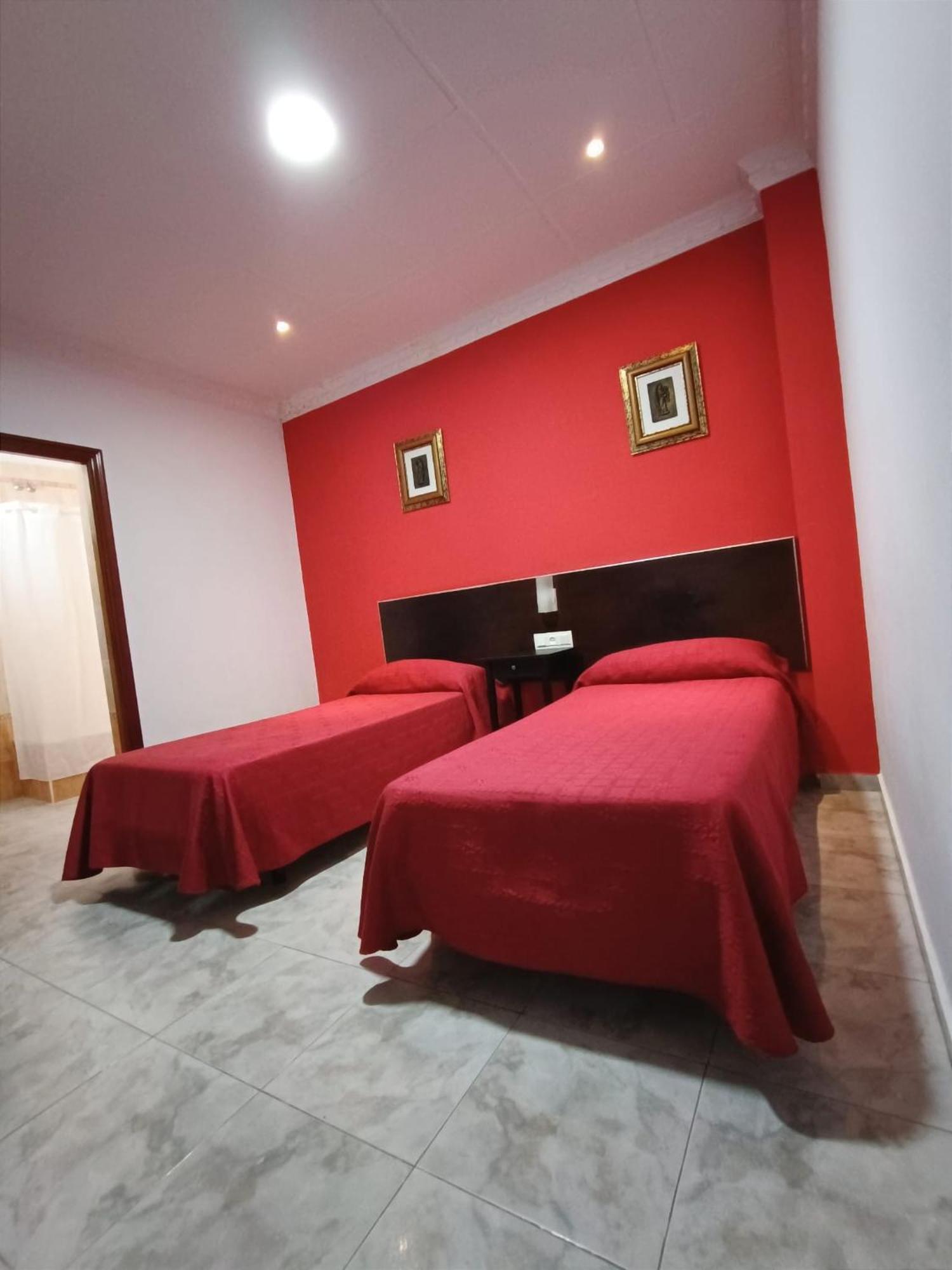 Hostal El Lirio Больюльос-Пар-дель-Кондадо Экстерьер фото
