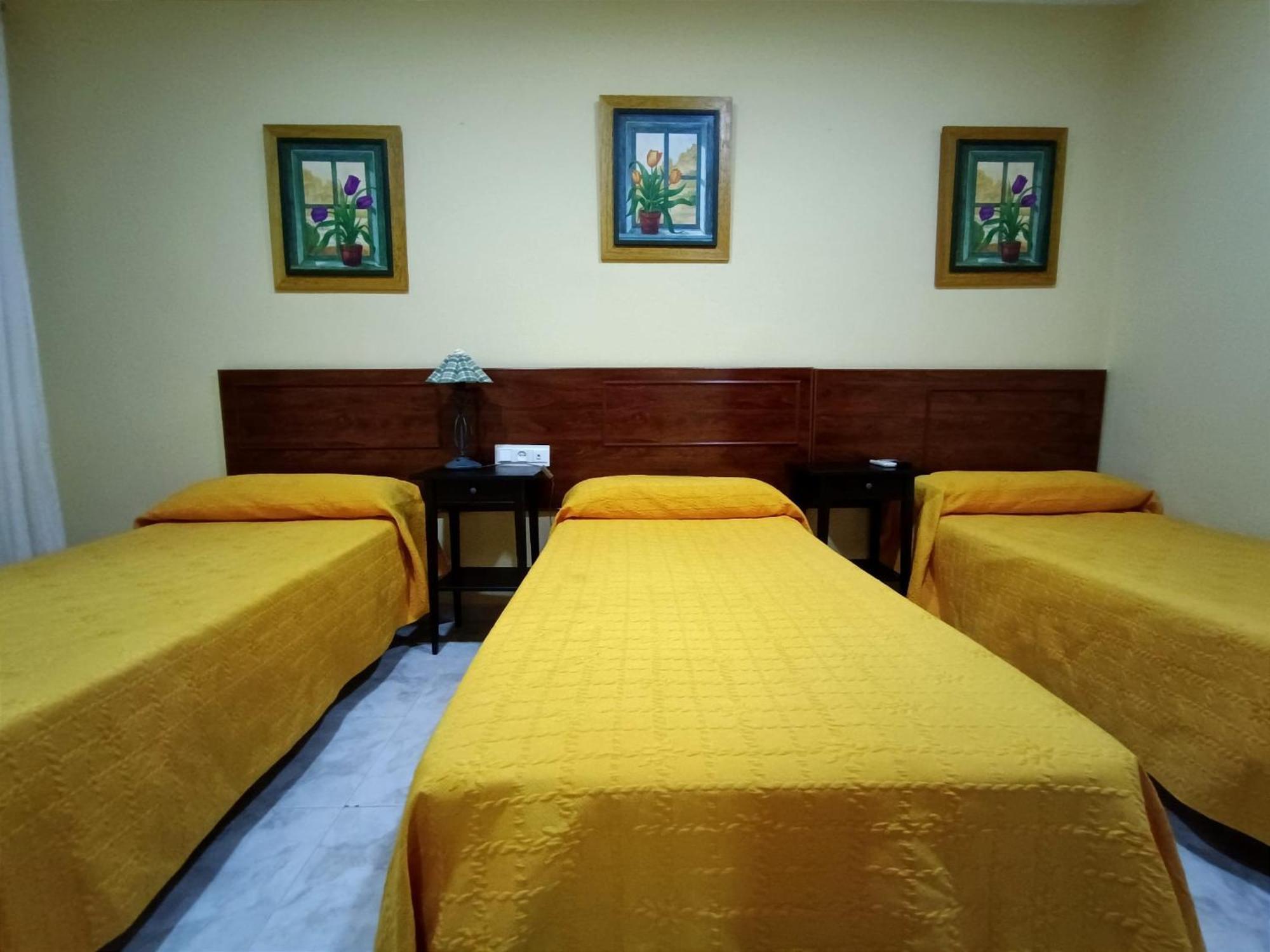 Hostal El Lirio Больюльос-Пар-дель-Кондадо Экстерьер фото