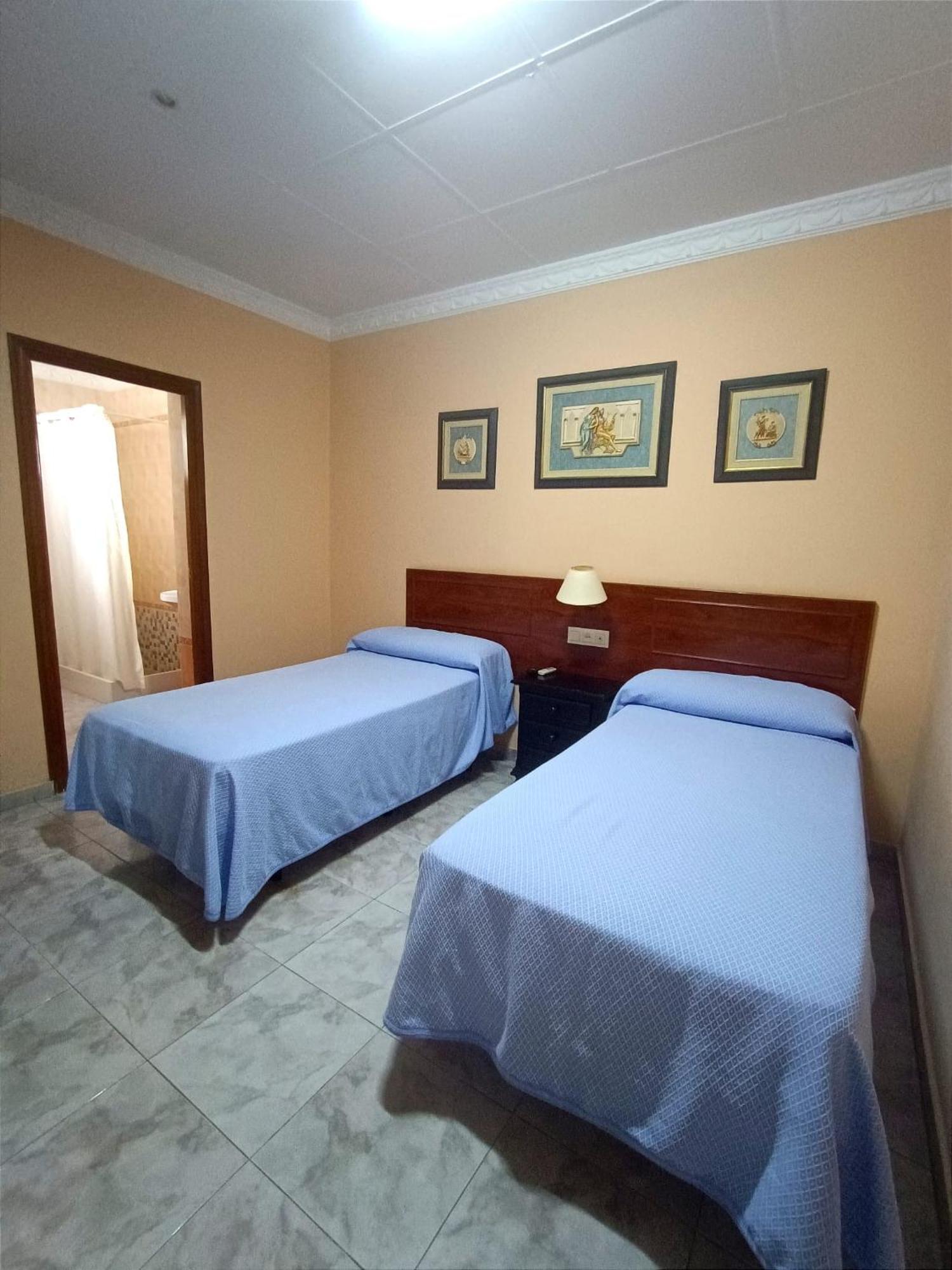 Hostal El Lirio Больюльос-Пар-дель-Кондадо Экстерьер фото