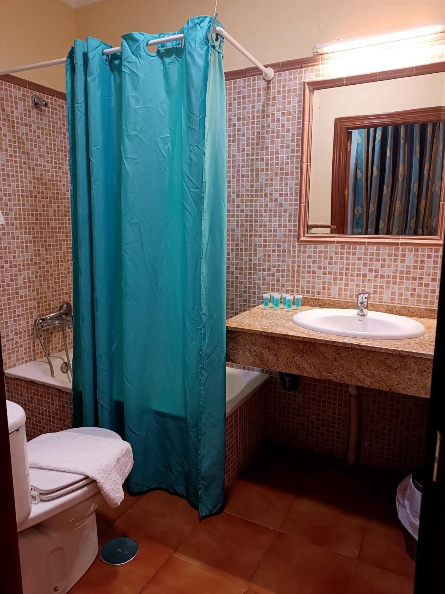 Hostal El Lirio Больюльос-Пар-дель-Кондадо Экстерьер фото
